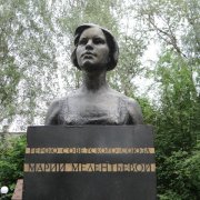 Памятник Герою Советского Союза М. В. Мелентьевой (1924-1942)