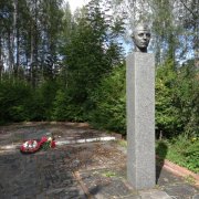 Памятник Герою Советского Союза Петру Абрамовичу Тикиляйнену (1921-1941)